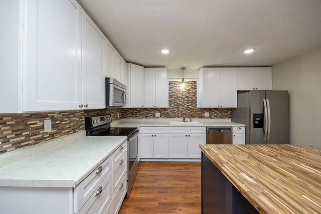 4906 W Park Drive, West Des Moines, IA 50266