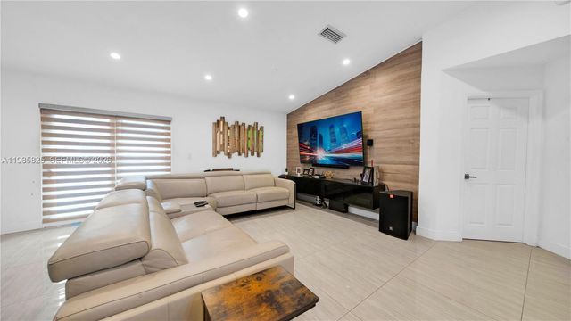 16898 Crestview Lane, Weston, FL 33326