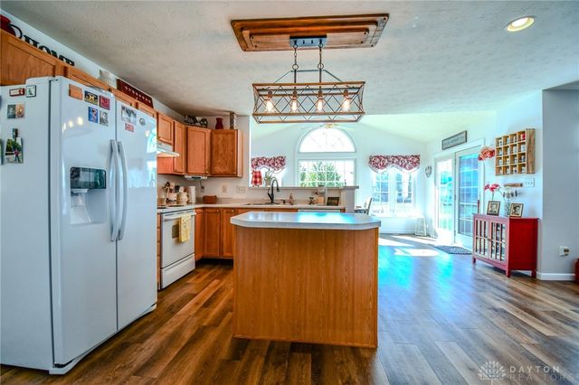 145 Kitty Hawk Drive, Springboro, OH 45066