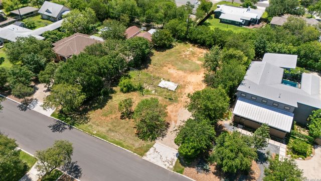 1134 GARRATY RD, Terrell Hills, TX 78209