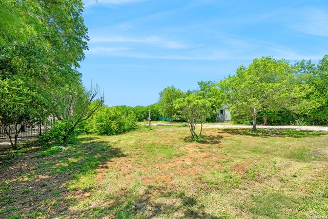 1134 GARRATY RD, Terrell Hills, TX 78209