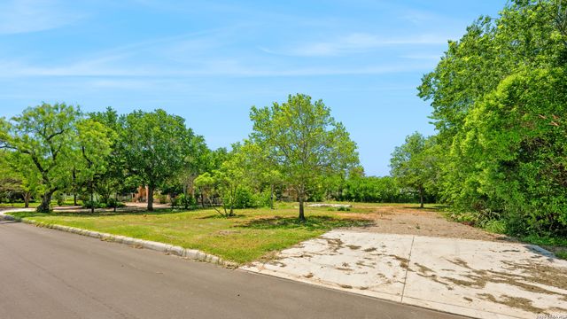 1134 GARRATY RD, Terrell Hills, TX 78209