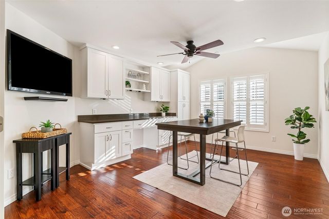 16454 108th Avenue NE, Bothell, WA 98011