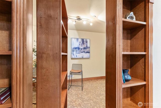 16454 108th Avenue NE, Bothell, WA 98011