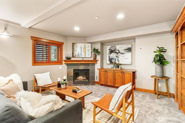 16454 108th Avenue NE, Bothell, WA 98011