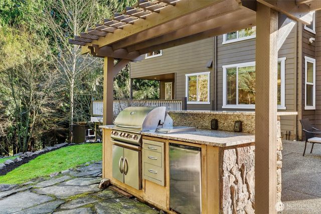 16454 108th Avenue NE, Bothell, WA 98011