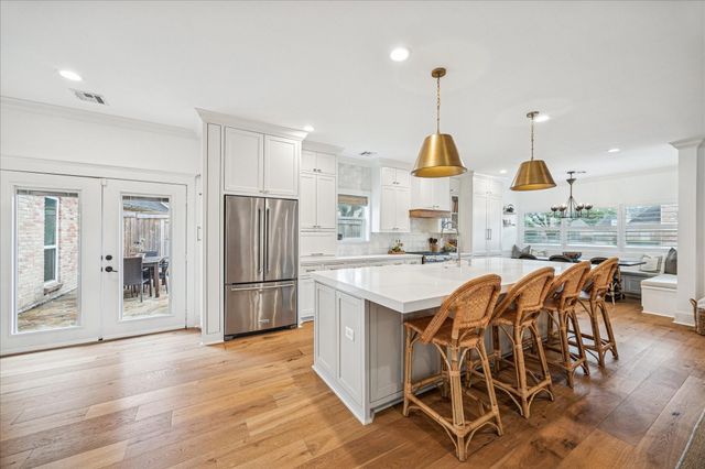 810 Silvergate Drive, Houston, TX 77079