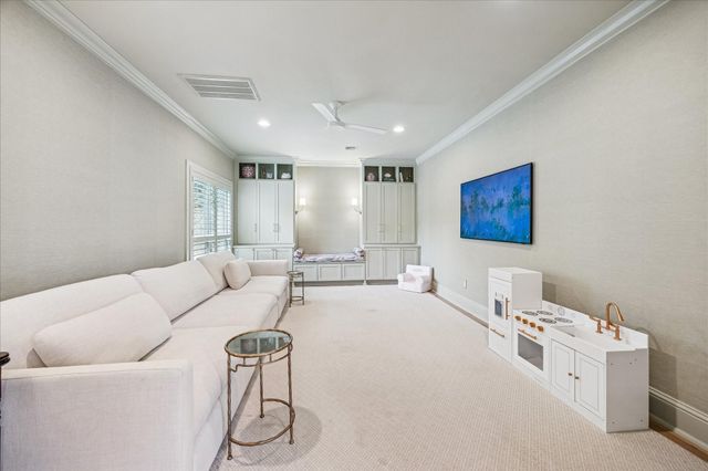 810 Silvergate Drive, Houston, TX 77079