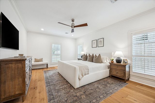 810 Silvergate Drive, Houston, TX 77079