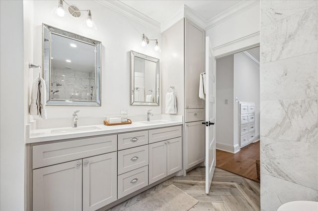 810 Silvergate Drive, Houston, TX 77079