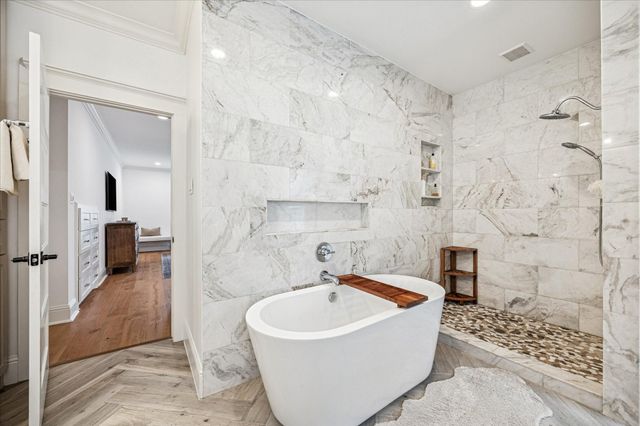 810 Silvergate Drive, Houston, TX 77079