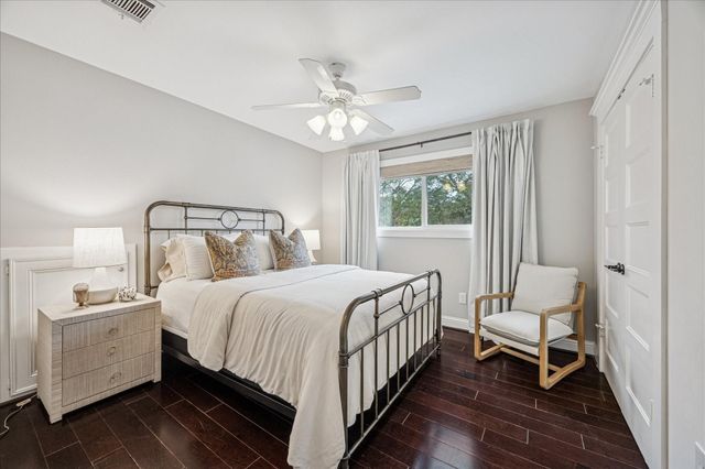 810 Silvergate Drive, Houston, TX 77079