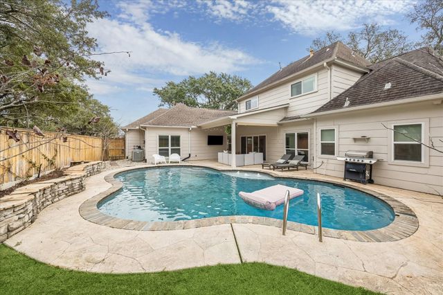 810 Silvergate Drive, Houston, TX 77079