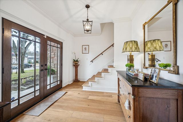 810 Silvergate Drive, Houston, TX 77079