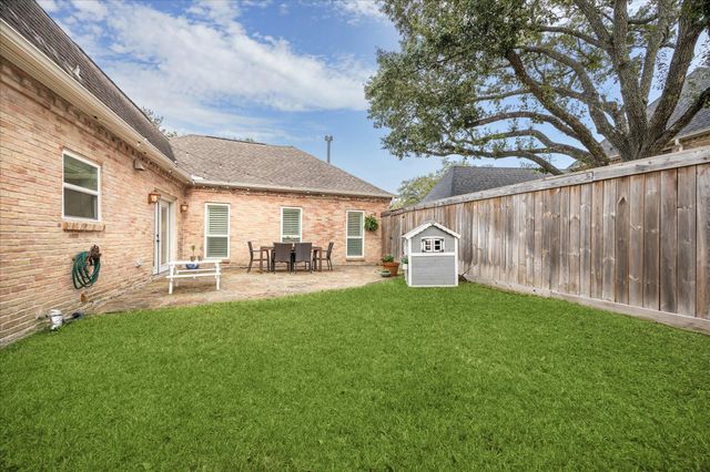 810 Silvergate Drive, Houston, TX 77079