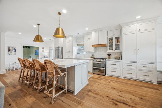 810 Silvergate Drive, Houston, TX 77079