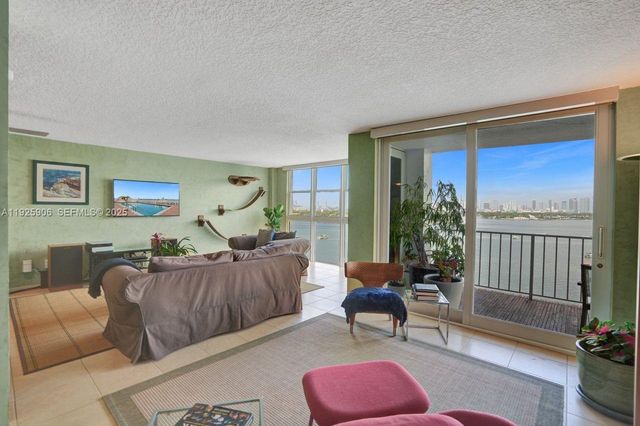 1228 West Ave 1002, Miami Beach, FL 33139