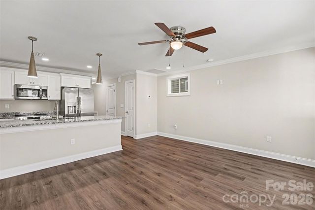 1006 10th Avenue NE, Hickory, NC 28601