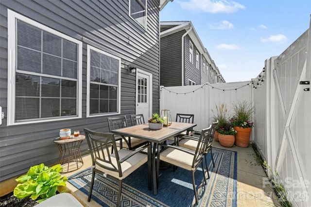 1006 10th Avenue NE, Hickory, NC 28601