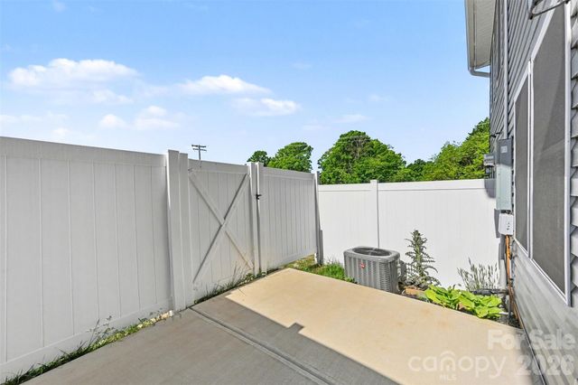 1006 10th Avenue NE, Hickory, NC 28601