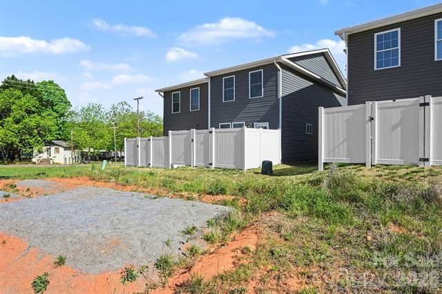 1006 10th Avenue NE, Hickory, NC 28601