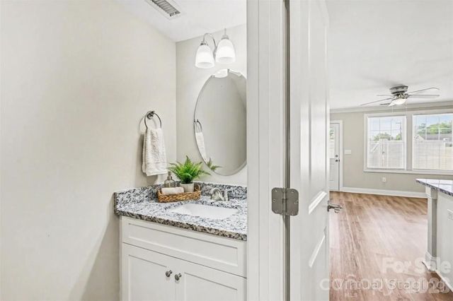 1006 10th Avenue NE, Hickory, NC 28601