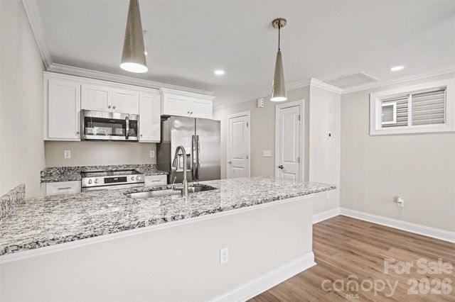 1006 10th Avenue NE, Hickory, NC 28601