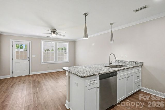 1006 10th Avenue NE, Hickory, NC 28601