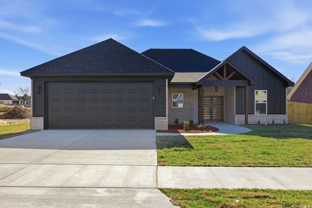 4805 Coronell Way, Bryant, AR 72002