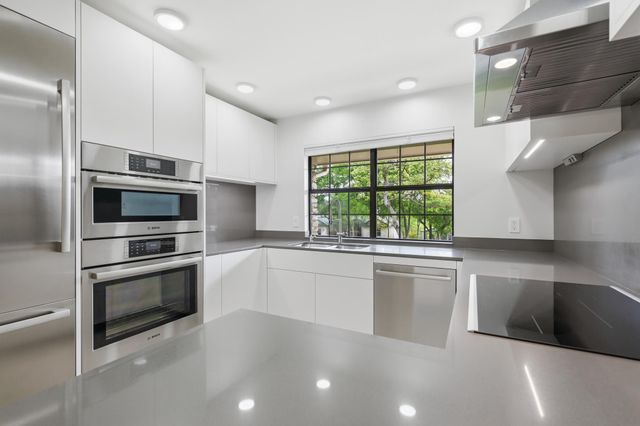 320 Ridgecrest RD, Georgetown, TX 78628