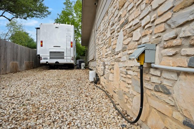 320 Ridgecrest RD, Georgetown, TX 78628