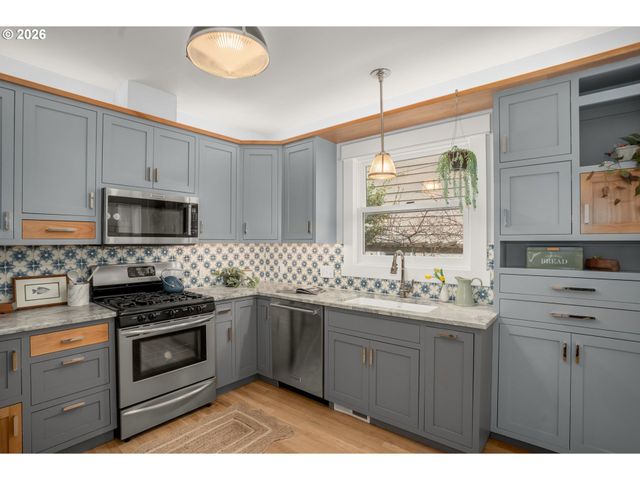 1800 Se 42ND Ave, Portland, OR 97215