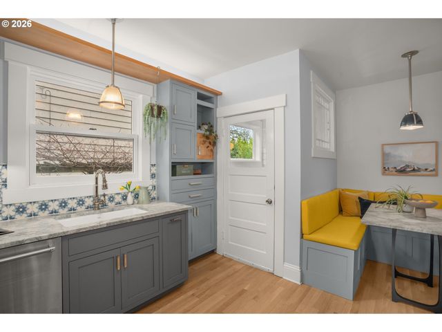 1800 Se 42ND Ave, Portland, OR 97215