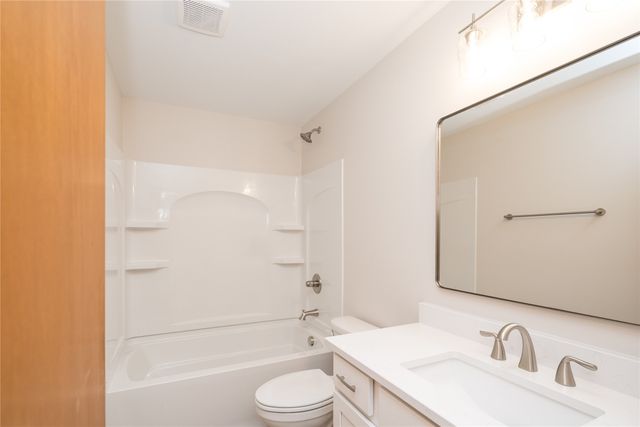 213 NE Crestmoor Place, Ankeny, IA 50021