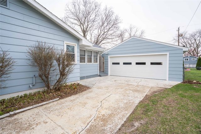 213 NE Crestmoor Place, Ankeny, IA 50021