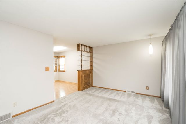 213 NE Crestmoor Place, Ankeny, IA 50021