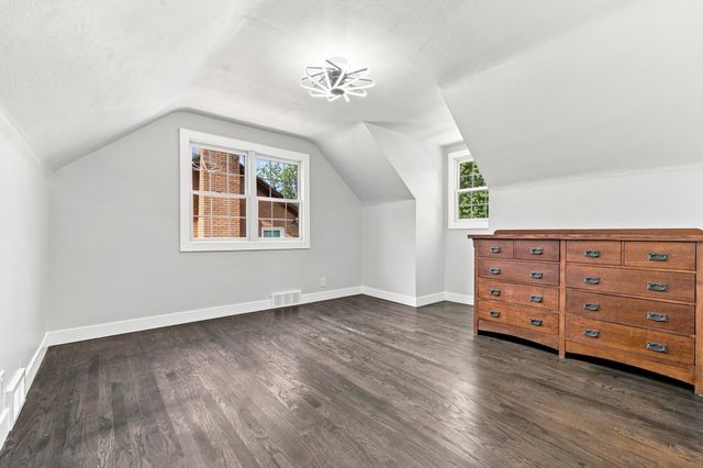 3924 Clinton Avenue, Des Moines, IA 50310