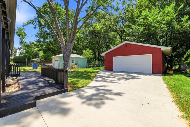 3924 Clinton Avenue, Des Moines, IA 50310