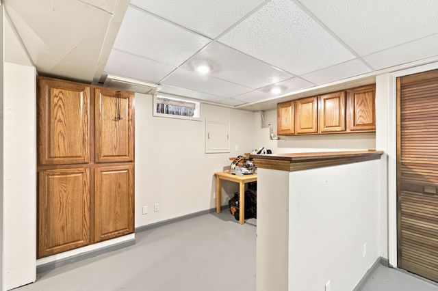3924 Clinton Avenue, Des Moines, IA 50310