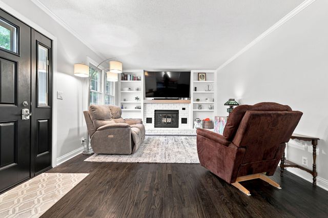 3924 Clinton Avenue, Des Moines, IA 50310