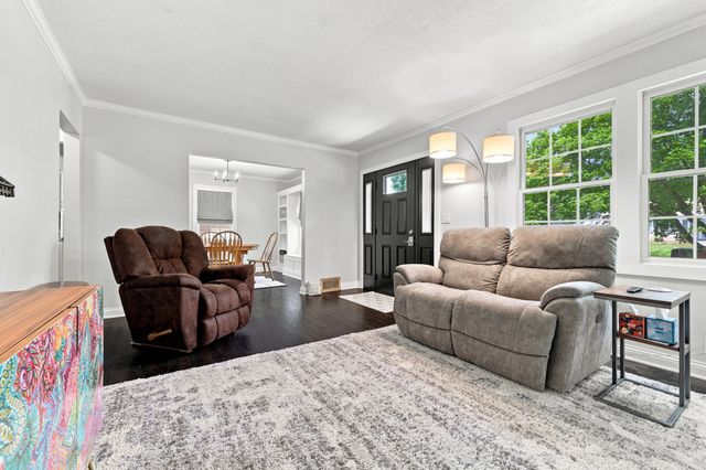 3924 Clinton Avenue, Des Moines, IA 50310