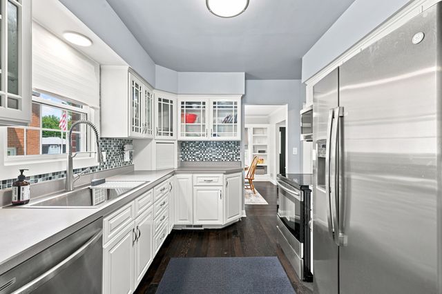 3924 Clinton Avenue, Des Moines, IA 50310