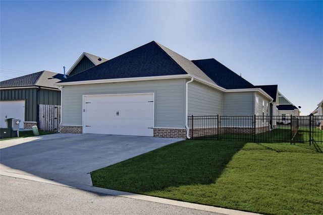 6724 Garden Trail Avenue, Springdale, AR 72762