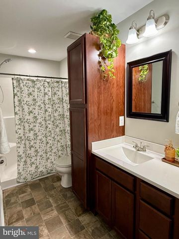 206 BRANT LN N, Martinsburg, WV 25403