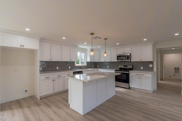 6838 Grant Ave, Carmichael, CA 95608