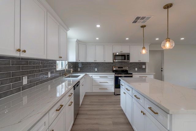 6838 Grant Ave, Carmichael, CA 95608