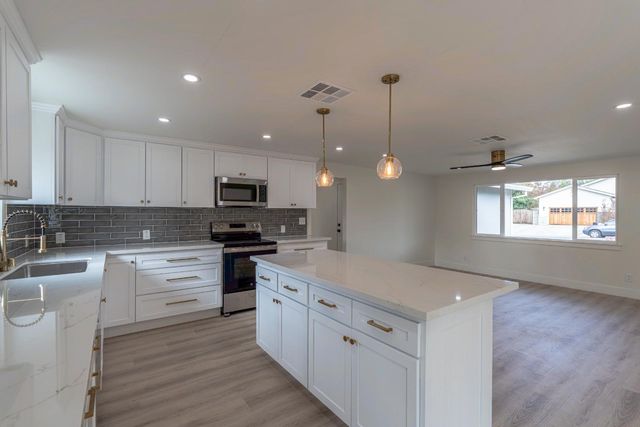 6838 Grant Ave, Carmichael, CA 95608