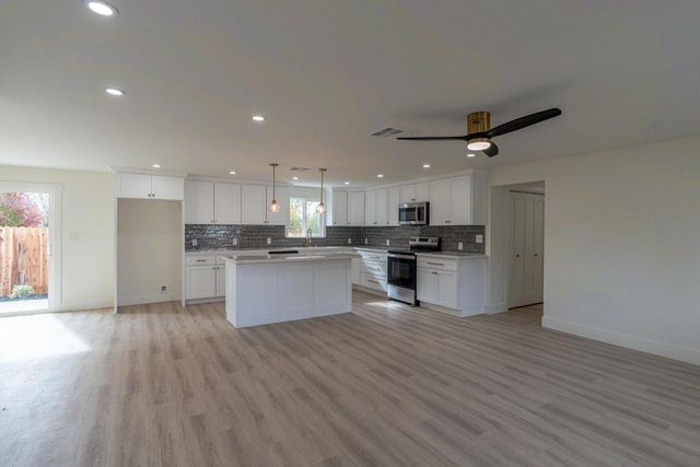 6838 Grant Ave, Carmichael, CA 95608