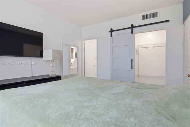 801 Brickell Bay Drive 764, Miami, FL 33131
