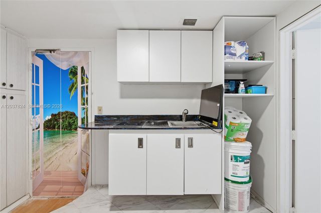 801 Brickell Bay Drive 764, Miami, FL 33131